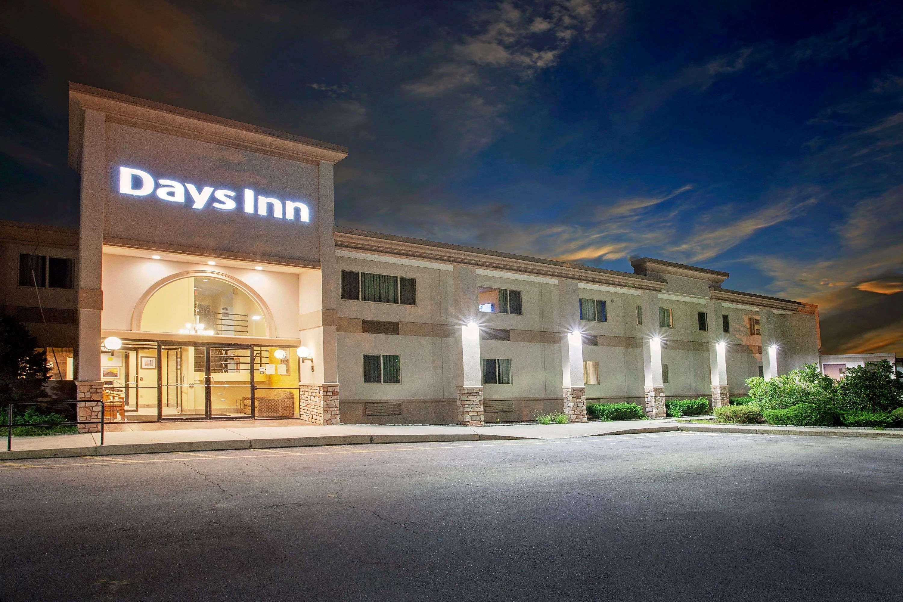Days Inn By Wyndham Shrewsbury Worcester Exterior photo